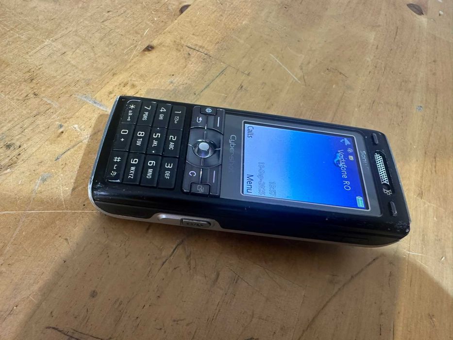 sony ericsson k800i un accesoriu de drumetie cu timp liber in natura