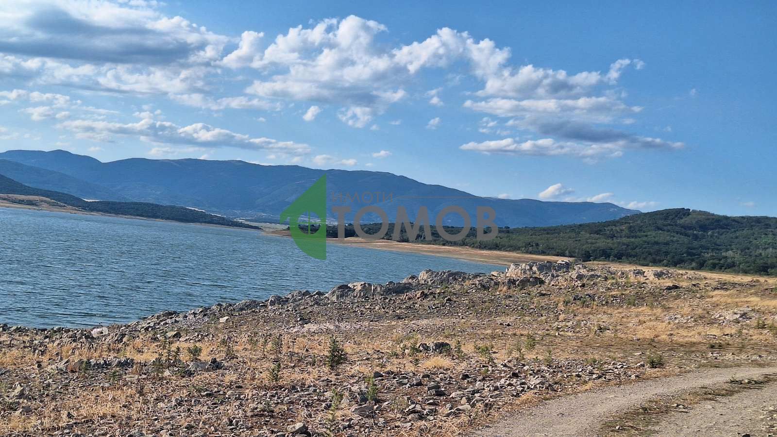 Урегулиран парцел до язовир Жребчево