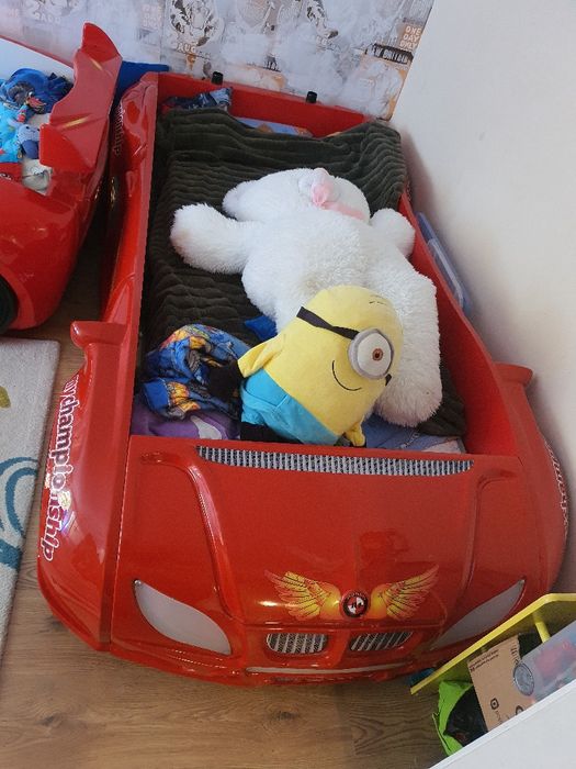 Две легла кола с музика и светлини