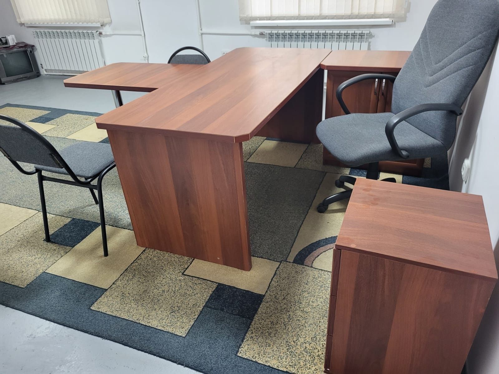 Продам офисную мебель