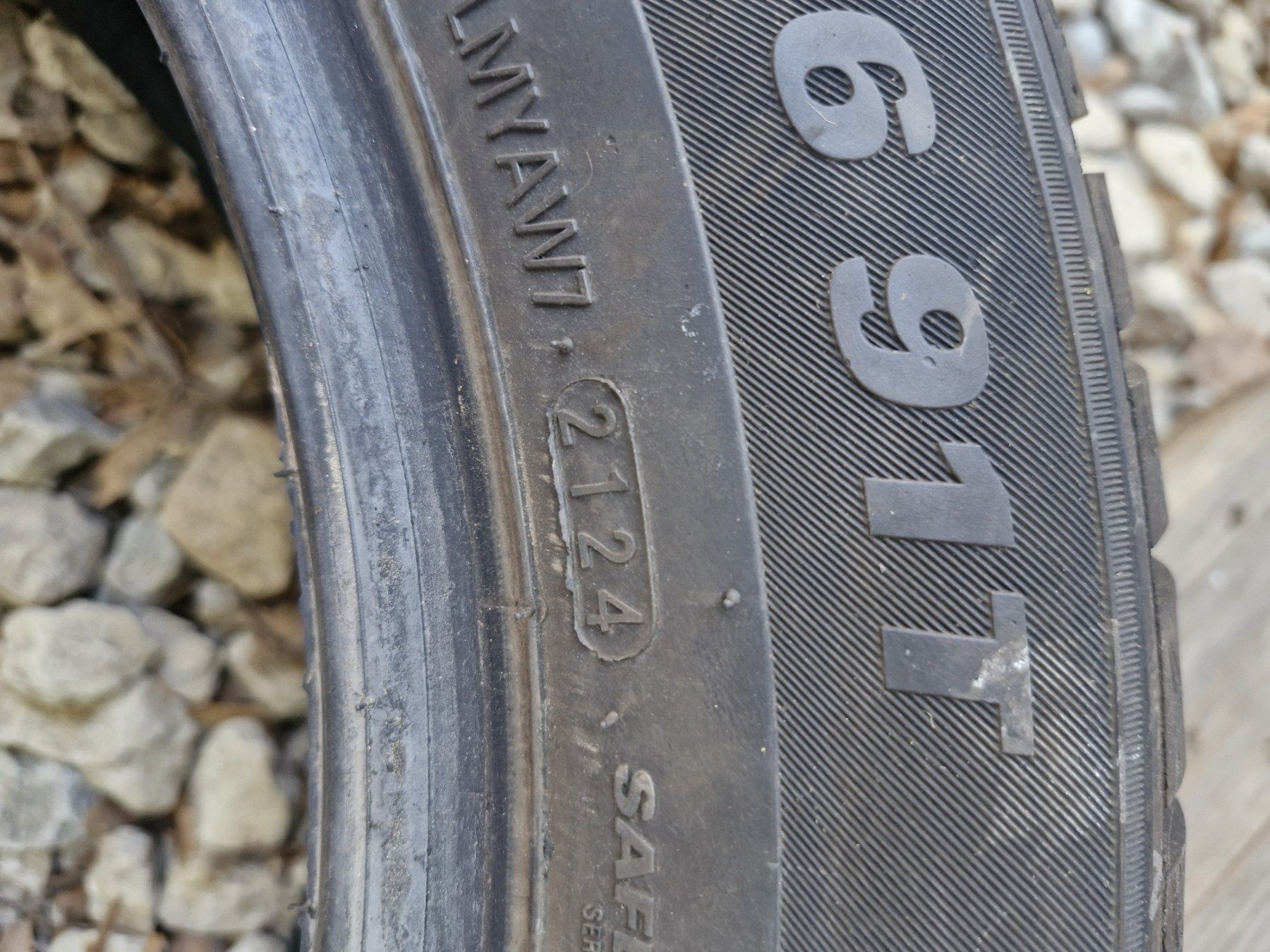16ки гуми зимни Kumho 205/55/16 почти нови 9мм грайфер 2024 дот