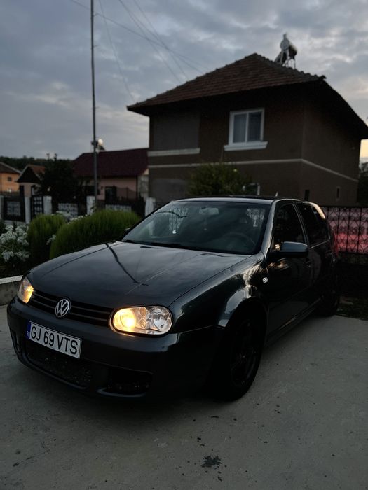 Vand golf 4/Mai multe detalii privat
