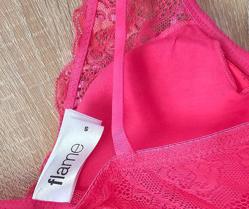 Дантелено бюстие