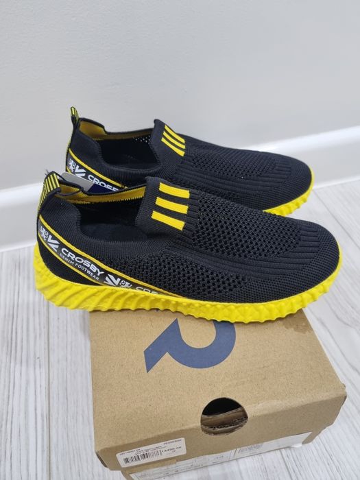 Абсолютно новые детские кроссовки