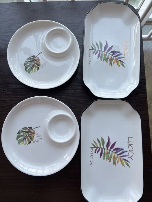 4 единиц интресных нежных тарелок