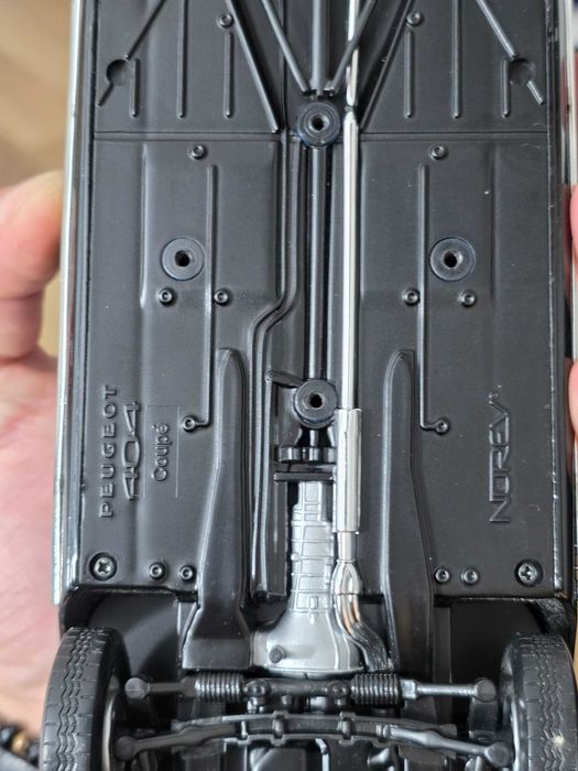 Macheta Auto 1/18 Norev Peugeot 404 Coupe