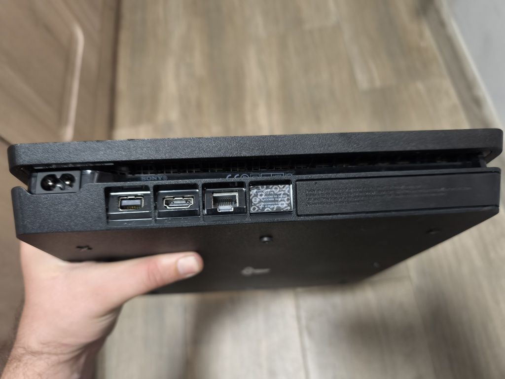 PlayStation 4 Slim 1TB