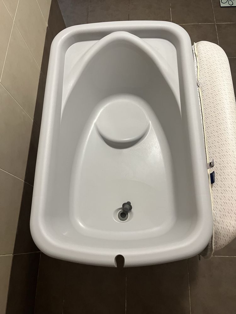 Cadita cu masa de infasat Chicco