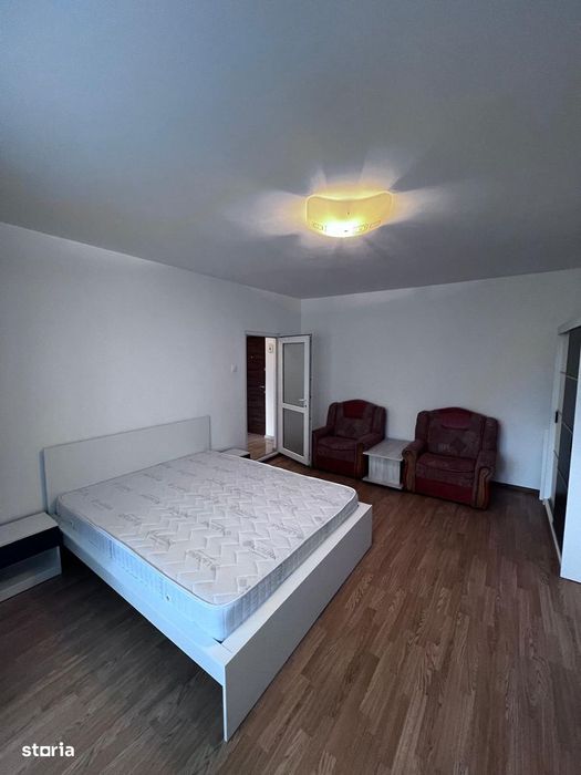 Inchiriem apartament cu o camere(42mp), Micro 21, pret 350 euro.