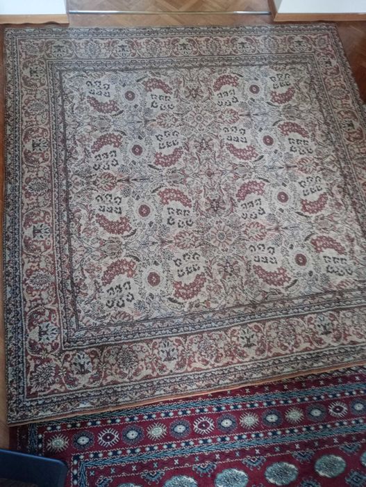 2 перисийски килима 245/240 см. Пастелни цветове.  Цена по договаряне.