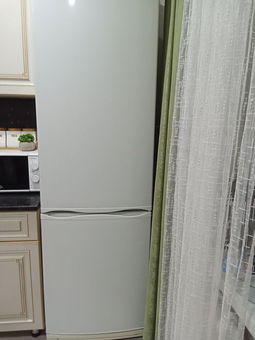Продается холодильник Атлант за 60 тысяч тенге тысяч тенге в отличном