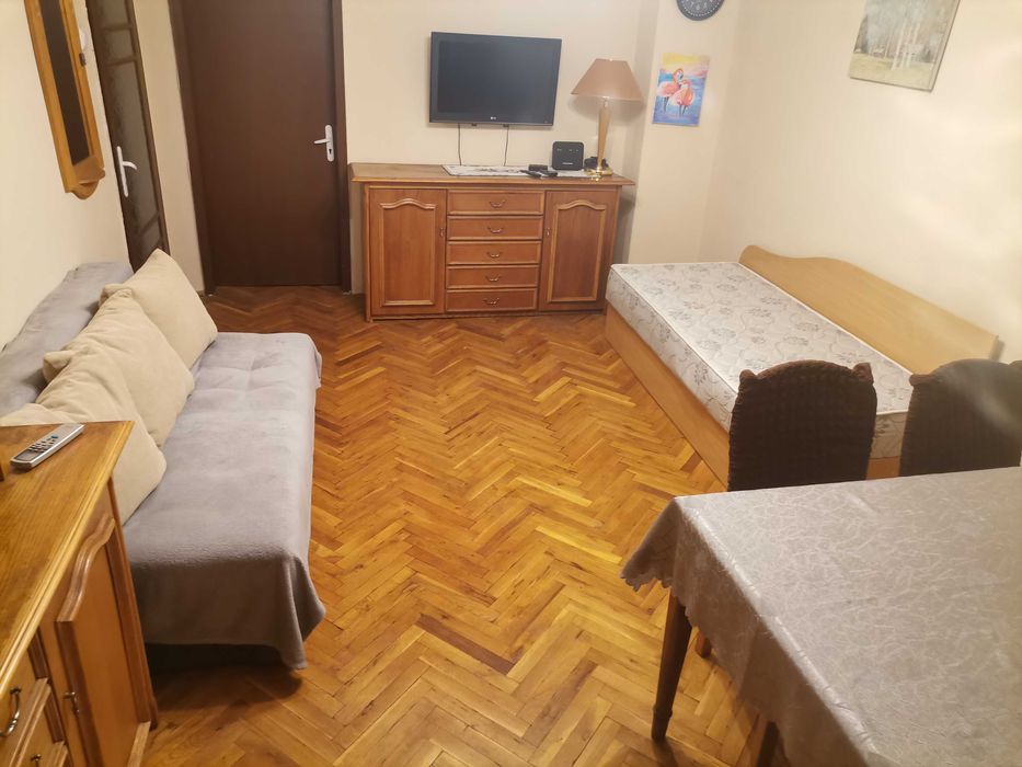 Собственик отдава под наем тристаен обзаведен апартамент в ж.к.Чайка