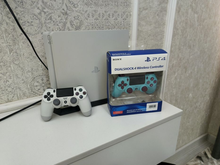 Ps4 slim 1 tb,14 игр,3 джойстика!