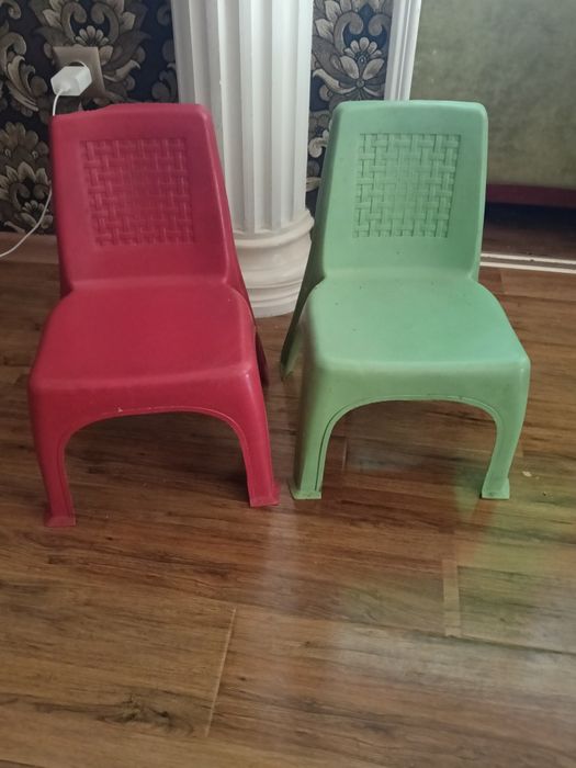 Продам детские стулья