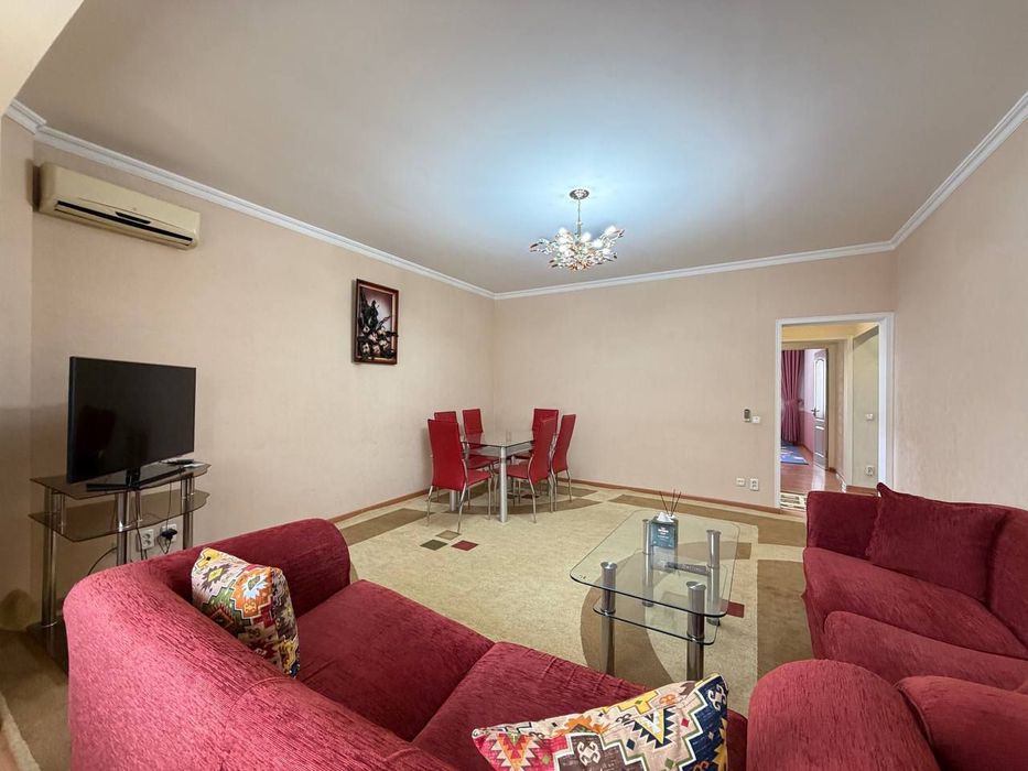 Срочно!Квартира на Паркентский рынок 3/6/9 общ пл 75м с обстановкой