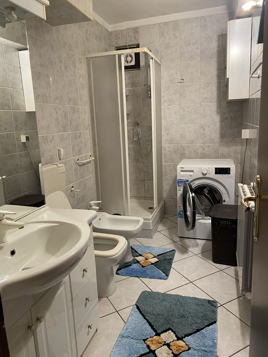 Inchiriez apartament