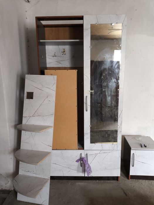 Продам шкаф для прихожей. Цена 25000 тг. Есть небольшой торг.