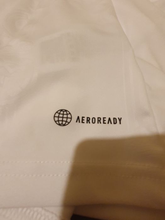 100 % оригинална домакинска футболна тениска на Real Madrid /  Реал Ма