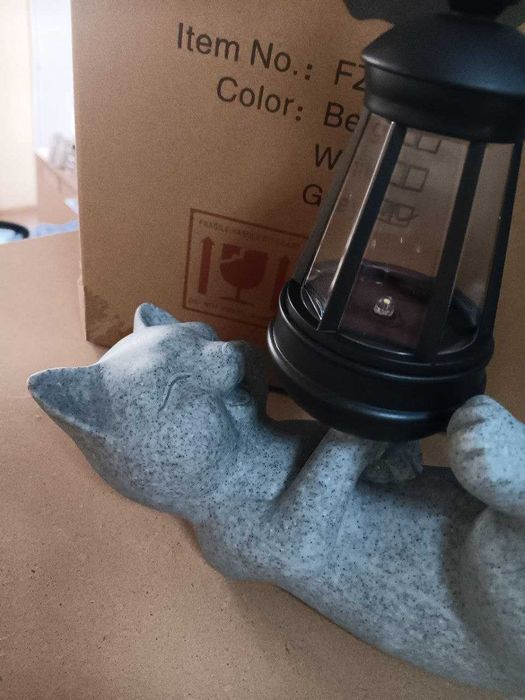 Декоративна статуя Котка със соларно фенерче, градинска фигурка