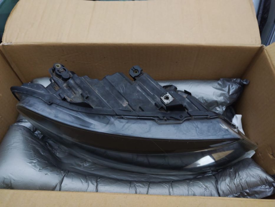 Vind far dreapta w polo 2010 stare f buna ,original