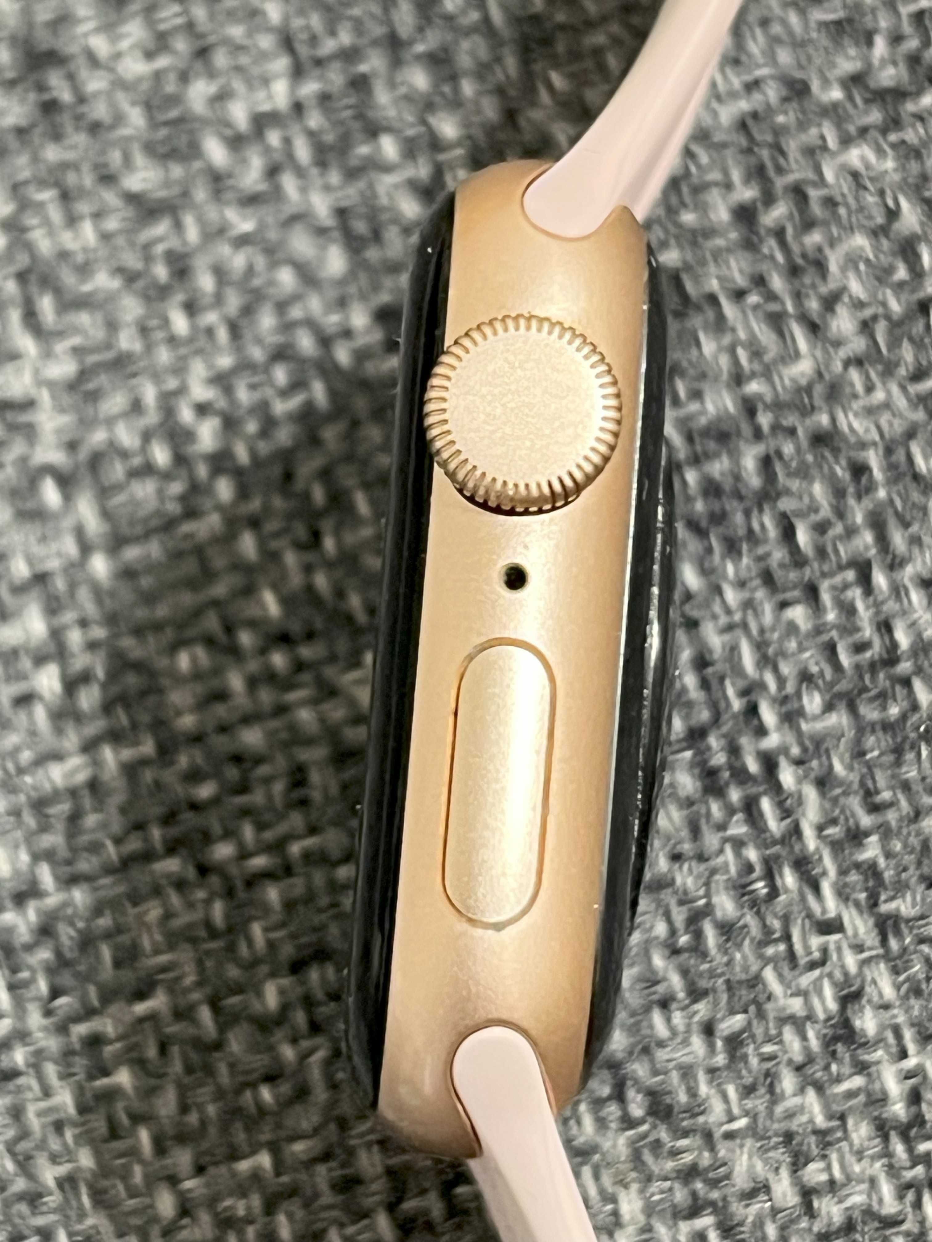 Apple Watch SE, 40 мм., 32 GB, пълен комплект