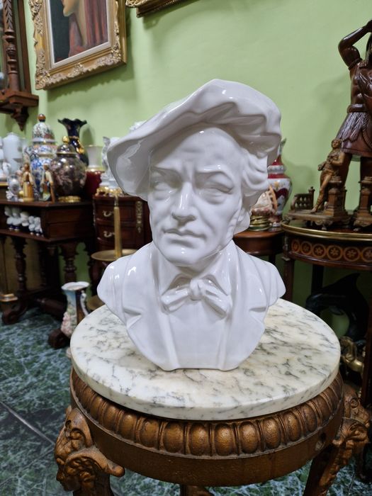 Страхотен голям антикварен порцеланов бюст