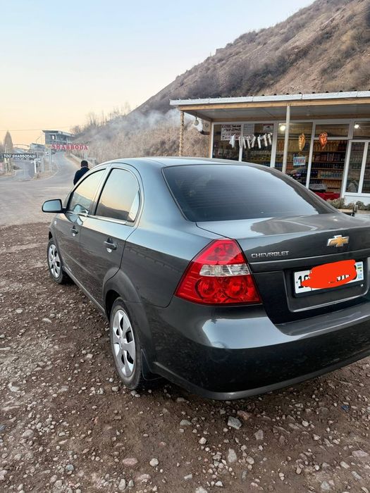 Срочни сотилади нексия 3 краскаси 2 та жойда бор колганжойи тозза Гази