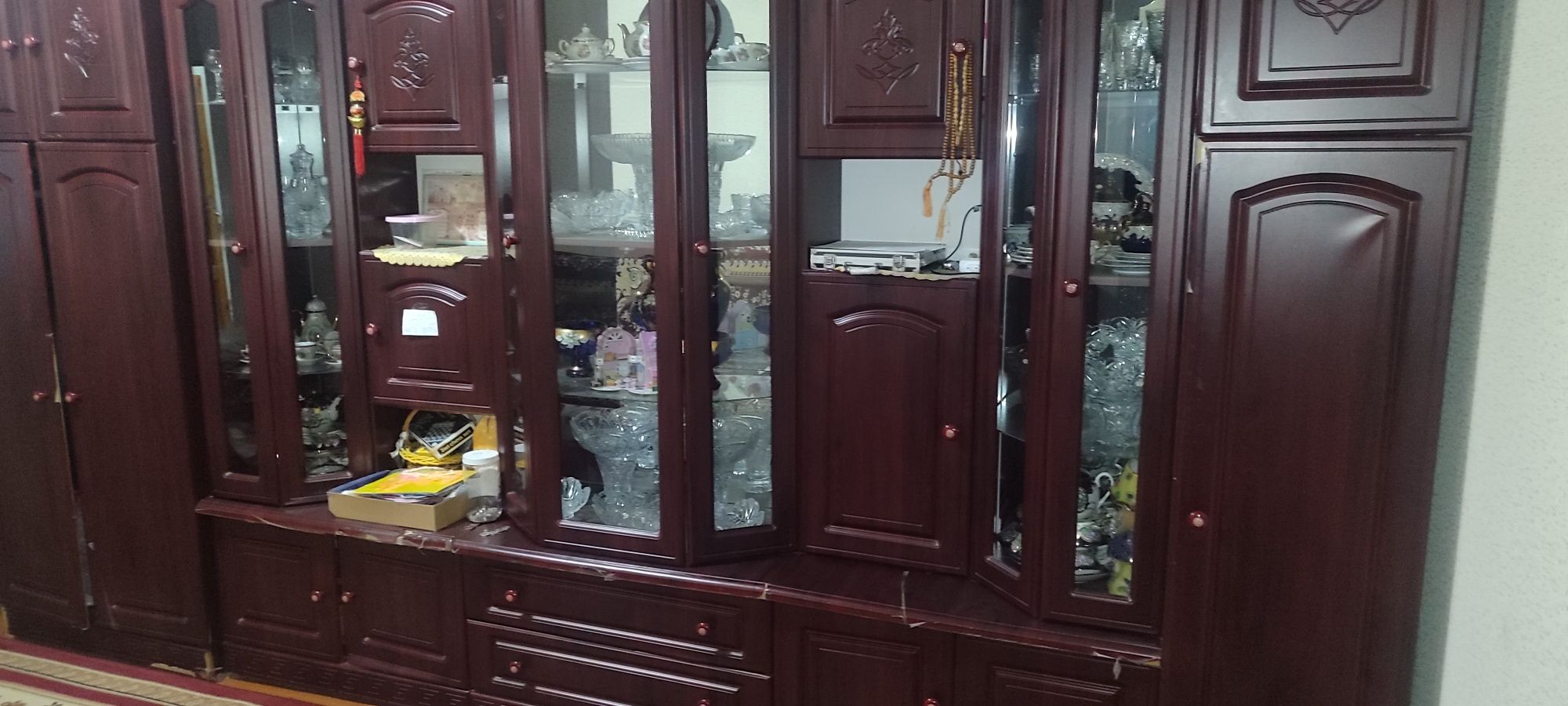 Срочно продам.Стенка сотаман нархи келишилади