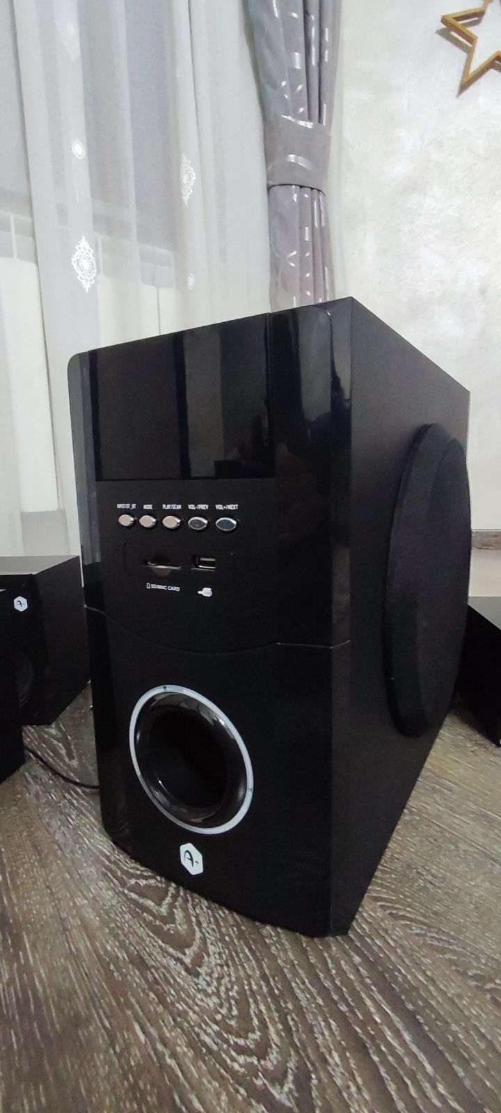 Sistem audio cu subwoofer și 5 boxe