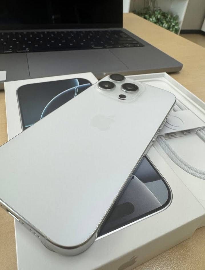 iPhone 16 Pro cu 100% Viata Bateriei , Accept Schimburi