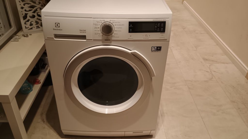 Пералня със сушилня Electrolux