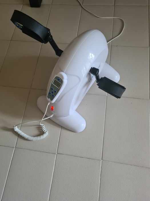 Електрически мини велоергометър с автоматично завъртане