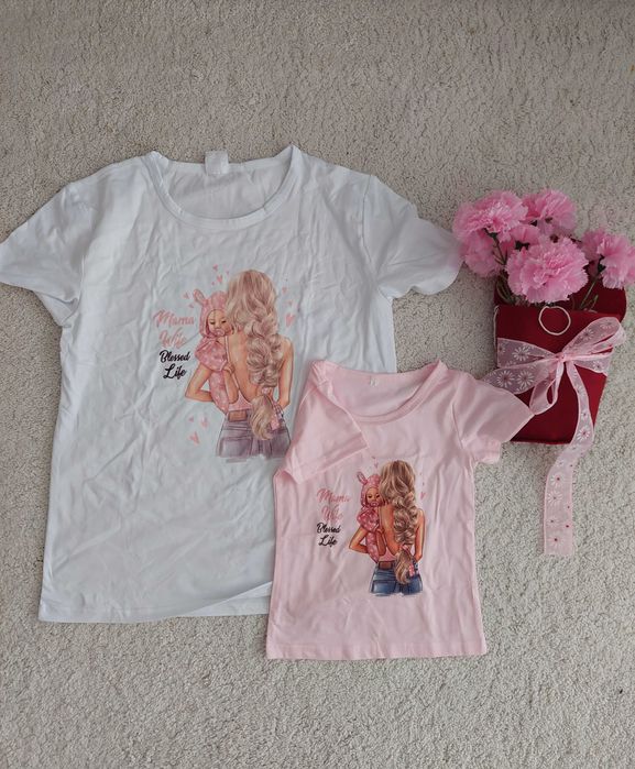 Еднакви тениски мама и бебе