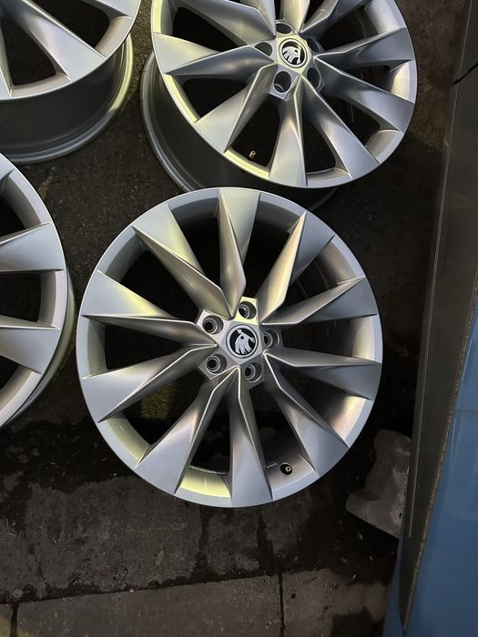 4бр.оригинални лети джанти Skoda  Superb 5х112 8Jx19” ET44