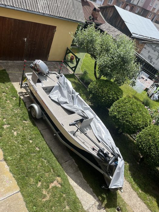 Barca K MAXXI Spinning Bass Boat