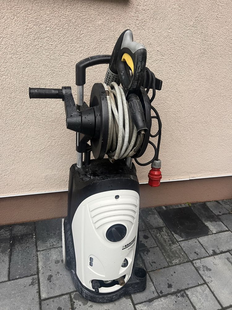 Vând pompă spălat Karcher HD 7/10 CXF in stare perfecta de functionare