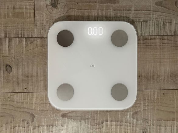 Смарт Кантар Xiaomi Mi Body Composition до 150 кг със закалено стъкло