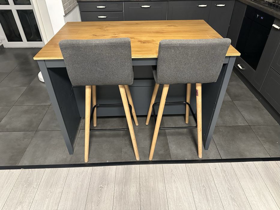 Insula / masa bucatarie + doua scaune