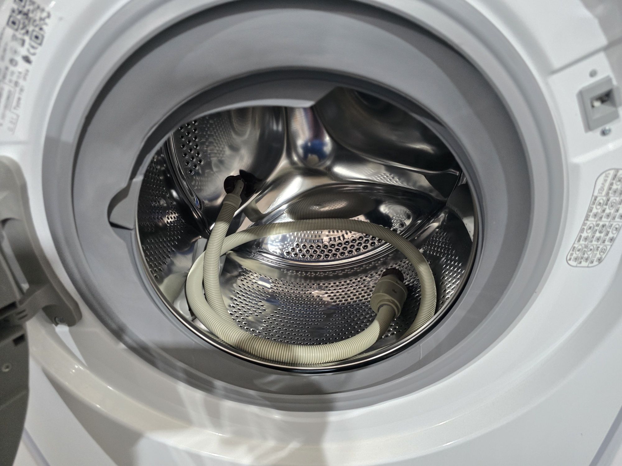 Нова инверторна пералня с пара Hoover 9 кг