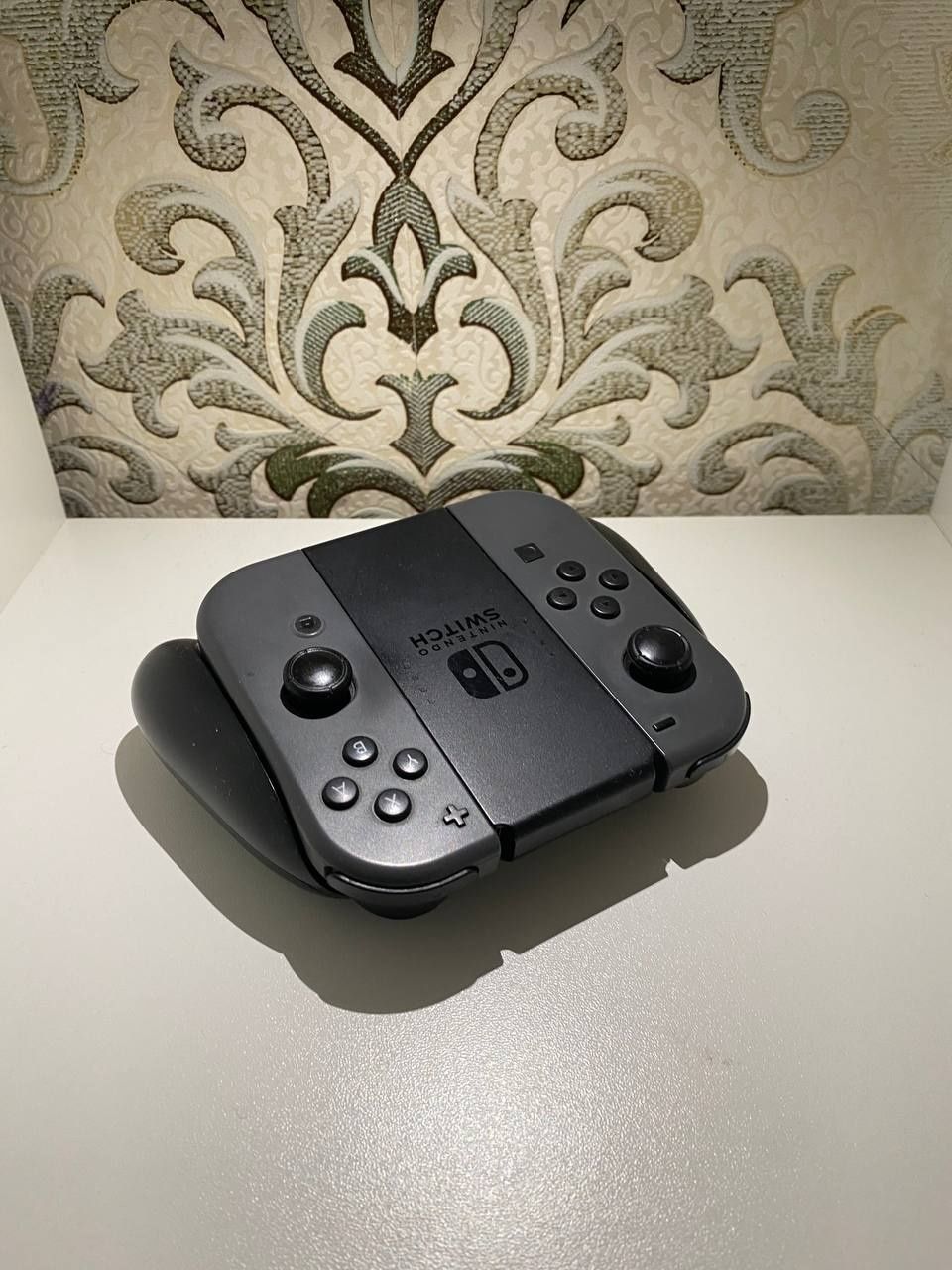 Nintendo Switch в идеальном состоянии + 2 игры и сумка в подарок!