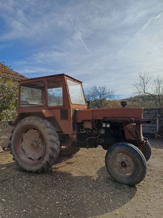 Vand tractor U 650 si utilaje