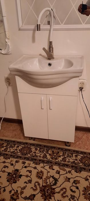 Раковина с тумбой