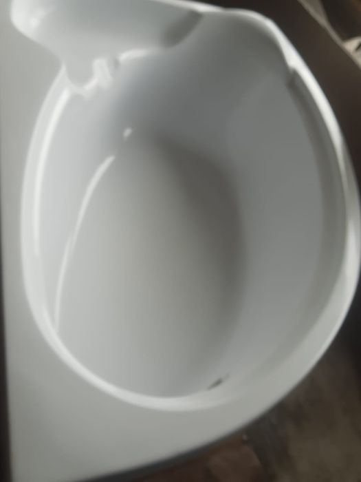 Vană pe colț ca nouă, 150x94  cu picioare si panou incluse