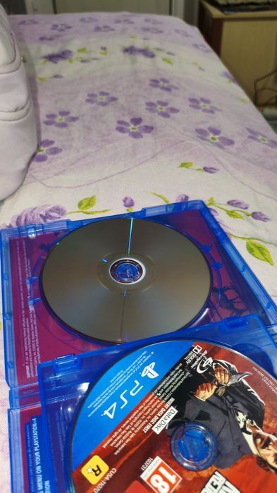 PS4 slim с два контролера и две игри  !!!