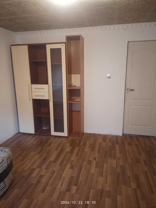 Închiriez garsonieră la casa / vila