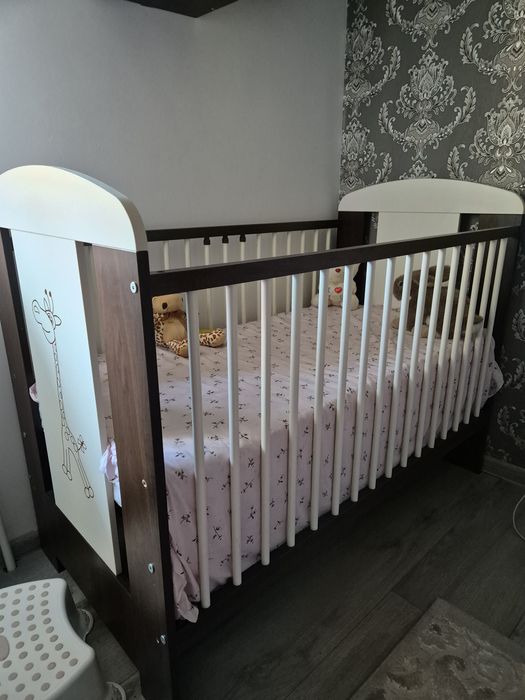 Vand patuț in stare foarte buna .