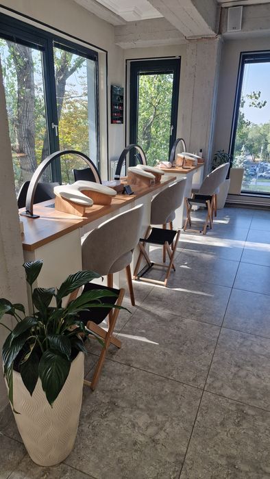 Продам действующий салон красоты в Медеуском районе в центре города