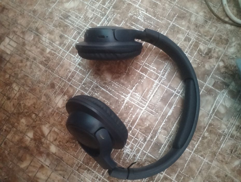 Сәлеметсізбе мына наушник құлағы үзіліп қалған өздерінііз жөндетіп