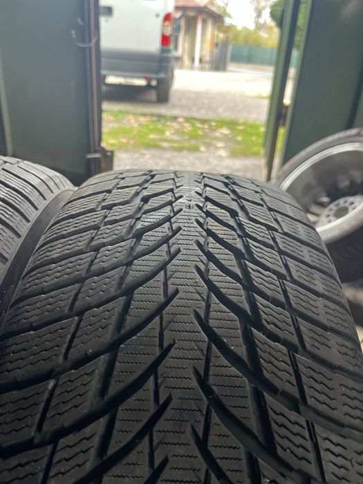 Хубави зимни гуми 4 бр. 235.55.17