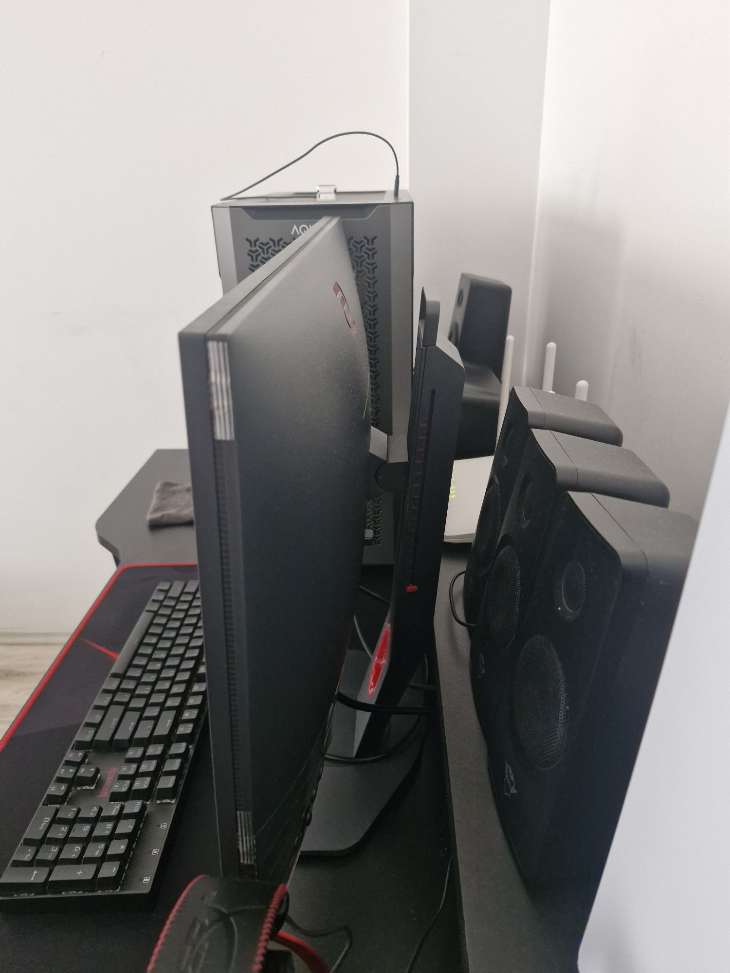 Monitor Gaming TN LED BenQ ZOWIE 24" XL2411K, Full HD  in Garanție